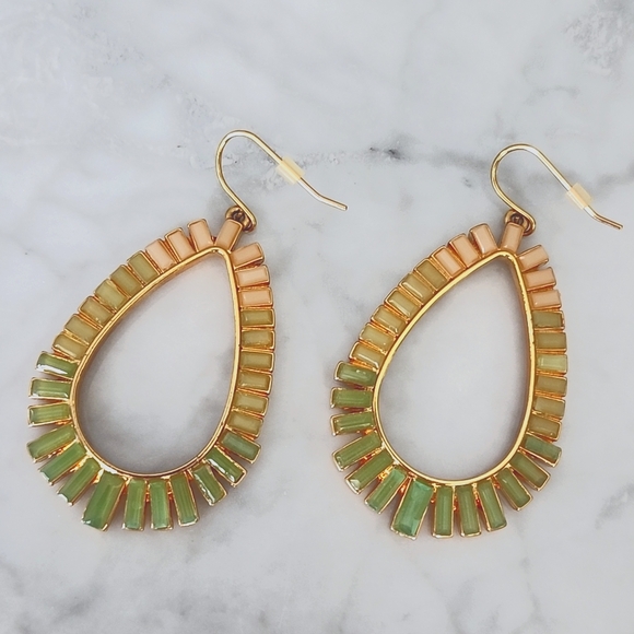 🌼 NWOT Carolee teardrop shape earrings - Picture 1 of 6